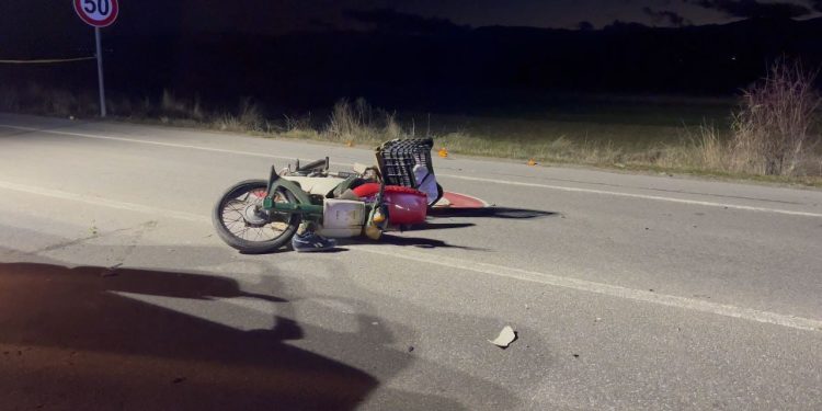 Aksident në Pogradec, drejtuesi i motorit plagoset rëndë