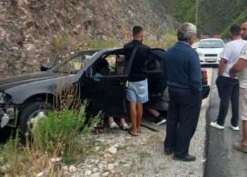 Aksident në rrugën Qafë e Buallit-Klos, dy persona të lënduar