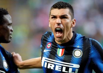 “Alkooli në oxhak, flakët në fytyrë, u hodha në pishinë…”: Ish-mbrojtësi i Interit rrëfen shpëtimin e tij kurse vjen pas një përvoje të paharrueshme.