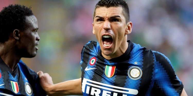 “Alkooli në oxhak, flakët në fytyrë, u hodha në pishinë…”: Ish-mbrojtësi i Interit rrëfen shpëtimin e tij kurse vjen pas një përvoje të paharrueshme.