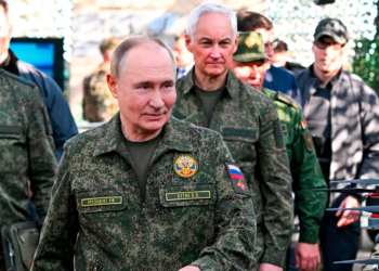 Analiza e Bloomberg: Si Rusia përfiton nga lufta, Moska arrin shpenzime rekord dhe rrit eksportin e armëve.