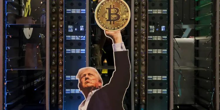 Analiza e DW: Trump bëhet lider i kriptomonedhave… por çfarë sakrificash?