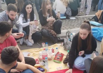 Analiza e DW mbi Procesin e Integrimit Europian: Si e shohin të rinjtë në Serbi Bashkimin Europian