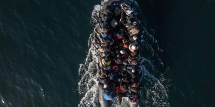 Anglia "ngrin" bashkimet familjare! Refugjatët ballafaqohen me kërkesa të reja, ndryshojnë rregullat për ata që kërkojnë azil.