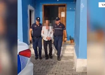 Arrestohet 53-vjeçari për sulm fizik dhe tentativë goditjeje me thikë ndaj bashkëfshatarit për çështje pronash në Vaun e Dejës