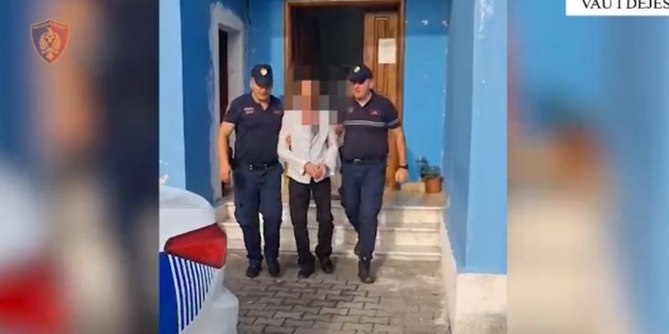 Arrestohet 53-vjeçari për sulm fizik dhe tentativë goditjeje me thikë ndaj bashkëfshatarit për çështje pronash në Vaun e Dejës