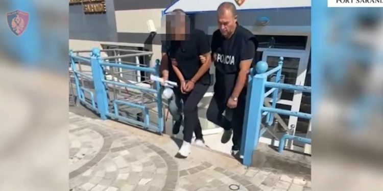 Arrestohet në Sarandë një 50-vjeçar i dënuar me 18 vite burg në Itali, përpjekje për të ikur me pasaportë false.