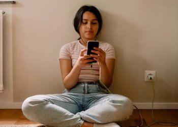 Australia ndalon mediat sociale për fëmijët nën 16 vjeç, raporti paralajmëron rreziqet: Saktësia…  

### Australia kufizon përdorimin e mediave sociale për fëmijët nën 16 vjeç, një raport tregon rreziqet e mundshme.