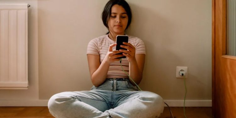 Australia ndalon mediat sociale për fëmijët nën 16 vjeç, raporti paralajmëron rreziqet: Saktësia…  

### Australia kufizon përdorimin e mediave sociale për fëmijët nën 16 vjeç, një raport tregon rreziqet e mundshme.