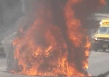 Automjeti shpërthen në një nga rrugët e Tel Avivit, një person i plagosur.