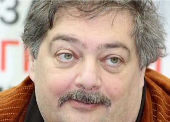 Autoritetet ruse e përfshijnë shkrimtarin Dmitry Bykov në listën e “terroristëve dhe ekstremistëve”