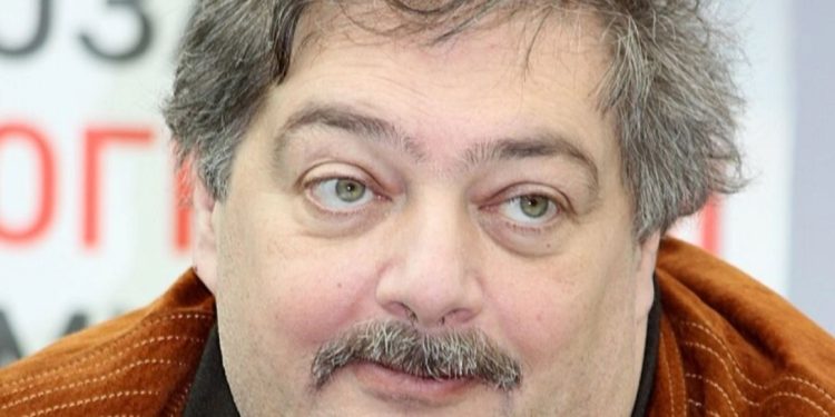 Autoritetet ruse e përfshijnë shkrimtarin Dmitry Bykov në listën e “terroristëve dhe ekstremistëve”