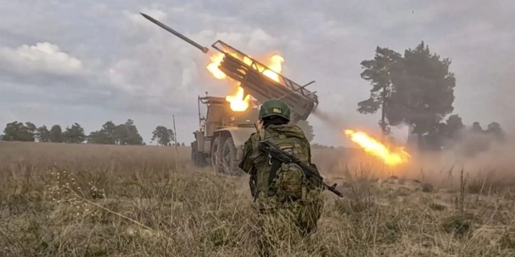 Avancimi i Rusisë në fushëbetejë, forcat ruse pushtojnë fshatin Korosh.