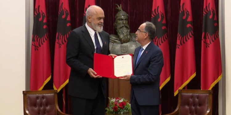 Begaj emëron Ramën si kryeministër, duke e caktuar gjithashtu Diellën si ministre virtuale.