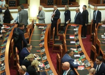 Berisha i përgjigjet Metës, ja tre deputetët që i bashkohen PL për të krijuar grupin parlamentar.