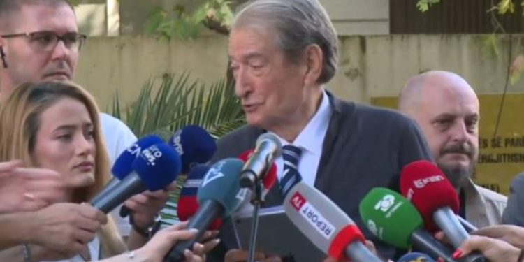 Berisha shkon në SPAK, përmbush masën e detyrimit për t'u paraqitur.