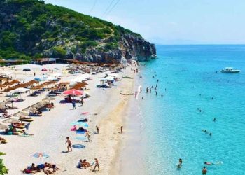 Bizneset 'të palëkundura' nuk e liruan plazhin publik/ IKMT ndërhyn në Gjipe, shemb lokalet dhe restorantet