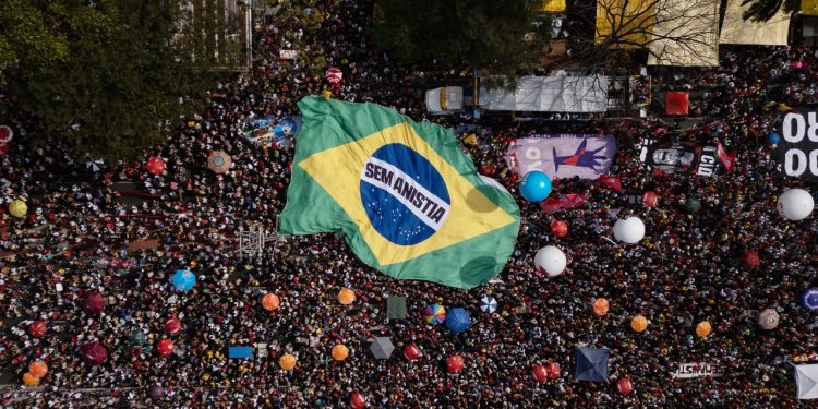 Bolsonaro në presion, mijëra protestues në Brazil kërkojnë ndëshkimin e plotë të ish-presidentit.