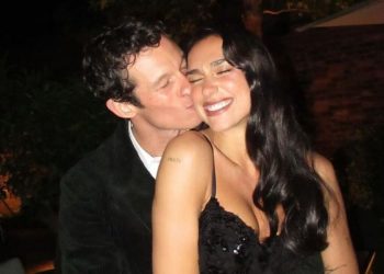 Callum Turner komentoi marrëdhënien me Dua Lipën: Ajo dëshiron të jemi përherë së bashku.