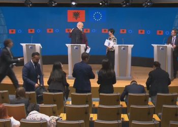 Çelja e katër grupeve të tjera: Marta Kos shpreh mbështetje për vizionin e kryeministrit Rama dhe angazhohet për përfundimin e negociatave deri në 2027.