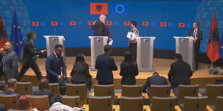 Çelja e katër grupeve të tjera: Marta Kos shpreh mbështetje për vizionin e kryeministrit Rama dhe angazhohet për përfundimin e negociatave deri në 2027.