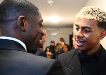 Ceremonia Gala e "Topit të Artë 2025" Nisi: Dembele apo Yamal, kush do të shpallet më i miri? (Video)