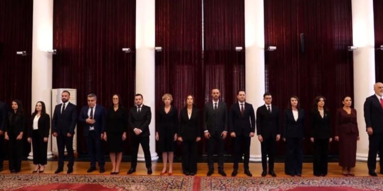 Ceremonia në Presidencë: Edi Rama dhe ministrat japin betimin e tyre