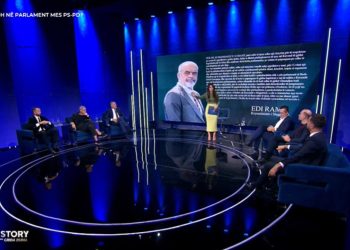 “Çfarë bisedash janë këto, do të edukoni opozitën?” Sulo diskuton me Klosin për seancën plenare të sotme. Sekretari i PS: Situata e tillë nuk duhej të ndodhte.