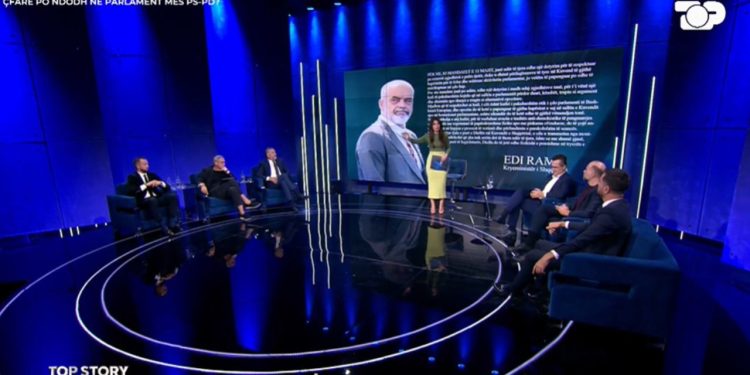 “Çfarë bisedash janë këto, do të edukoni opozitën?” Sulo diskuton me Klosin për seancën plenare të sotme. Sekretari i PS: Situata e tillë nuk duhej të ndodhte.