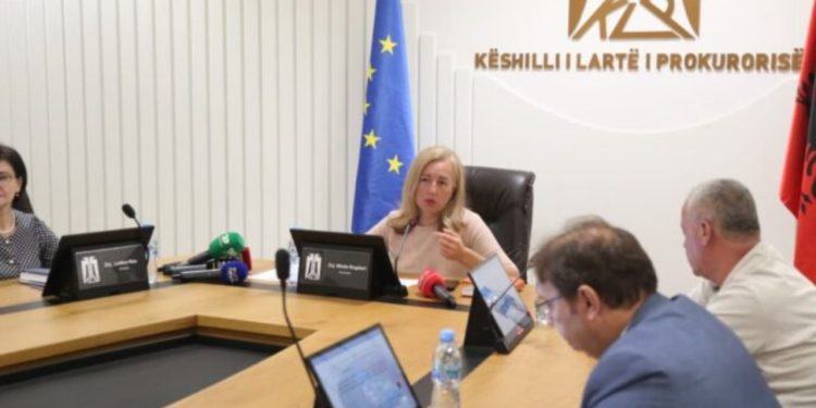 "Çfarë jemi ne, një agjenci udhëtimi?" / Përplasje në Këshillin e Lartë të Prokurorisë, akuza për keqpërdorim të financave.