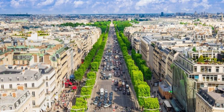 Champs-Élysées nuk është më francese, 20% e pronave në rrugën më të bukur të botës i takojnë Katarit.