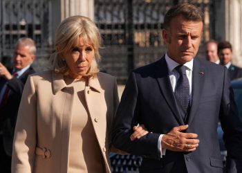 Çifti Macron do të sjellë prova shkencore në gjykatë për të dëshmuar se Brigitte është lindur femër.