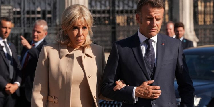 Çifti Macron do të sjellë prova shkencore në gjykatë për të dëshmuar se Brigitte është lindur femër.