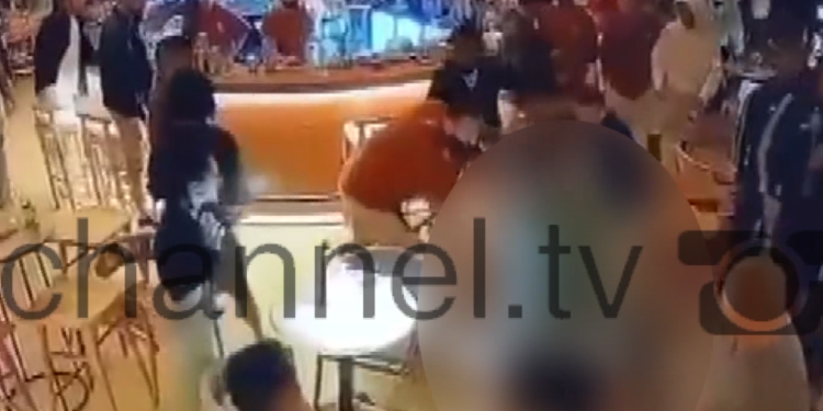 Dalin pamjet nga konflikti i dhunshëm me thika në Korçë / Panik te klientët, përplasja rezultoi në plagosjen e tre individëve.