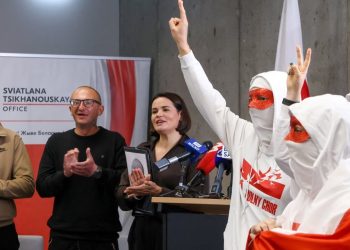 "Desha të kthehem në shtëpi, por më dëbuan jashtë vendit" / Të burgosurit politikë bjellorusë zbulojnë tmerrin e lirisë së rreme pas marrëveshjes me SHBA-në.