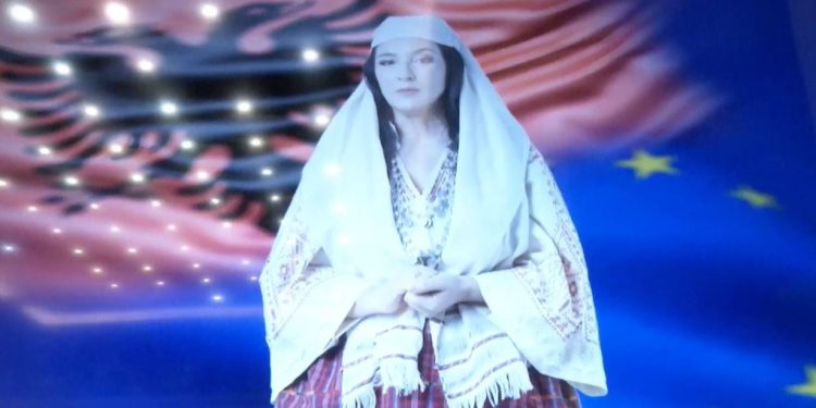 Diella jep fjalën e saj të parë si ministre, iu përgjigjet akuzave nga pozita: "Më quajtët antikushtetuese, kjo më preku"