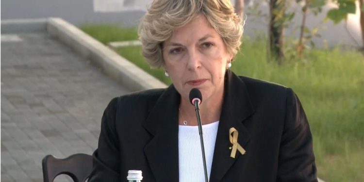 “Digitalizimi i mjekësisë dhe integrimi i inteligjencës artificiale”, ministrja Sala: Mjekët e rinj do të qëndrojnë në Shqipëri.