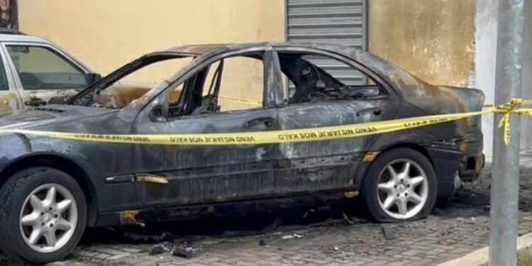 Digjeni 'Benz' dhe 'Range Rover' në fshatin Prekal të Shkodrës