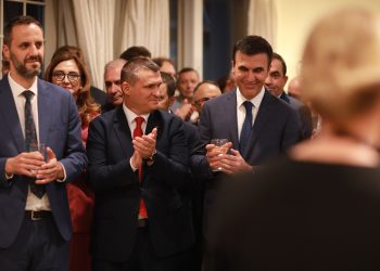 Dita e Kushtetutës së SHBA: VanHorn i dërgon një mesazh drejtuesve të institucioneve të drejtësisë në Shqipëri, duke theksuar se Kushtetuta është më shumë se një thjesht një dokument ligjor.