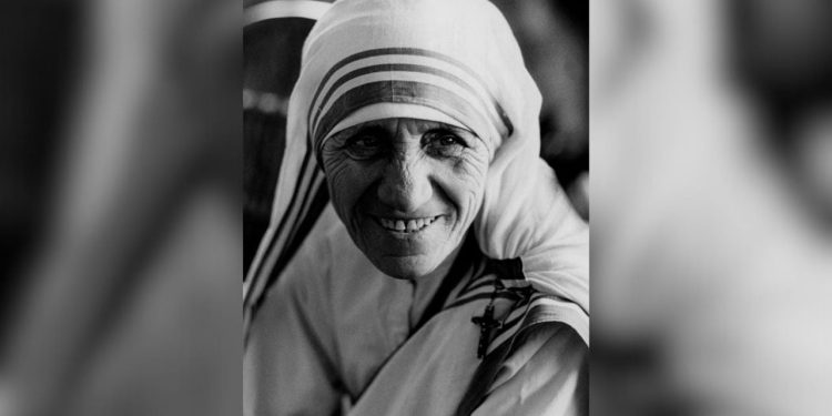 Dita e Shënjtërimit të Nënë Terezës: Ambasada Amerikane në Tiranë shpërndan mesazhin e Presidentit Trump, duke theksuar se ajo çdoherë përfaqësonte të mirën në secilin nga ne.