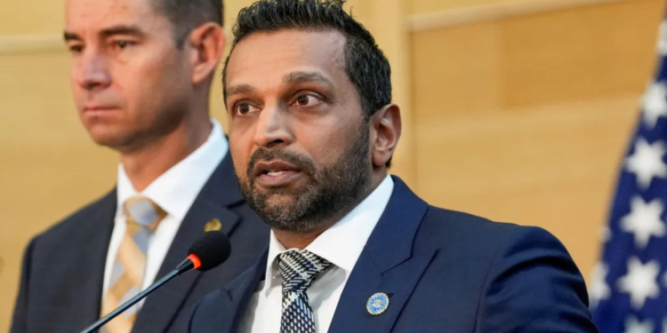 Drejtori i FBI-së konfirmon se vrasësi i Kirk është identifikuar: ADN-ja në peshqirin që mbështjellte armën përputhet me atë të të dyshuarit.