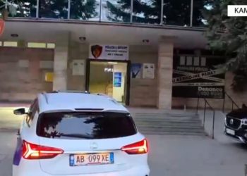 Droga e transportuar në Tiranë, arrestohen dy individë në Kamëz