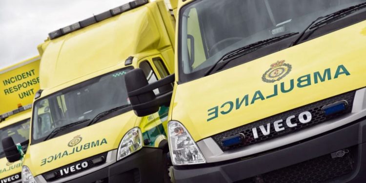 Dy punonjës ambulance në Angli arrestohen, të dyshuar për vdekjen e gjashtë pacientëve në Wiltshire