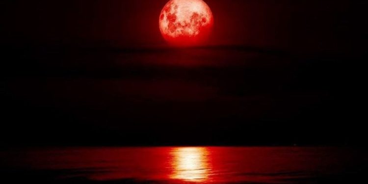 Eklipsi i plotë hënor, “Hëna e përgjakur,” do të ofrojë një spektakël të jashtëzakonshëm në vendin tonë këtë fundjavë.