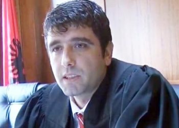 Ekskluzive: "Familjarët e ish-gjyqtarit të vrarë në Vlorë kërkojnë ripërtritjen e hetimeve për Konomin"