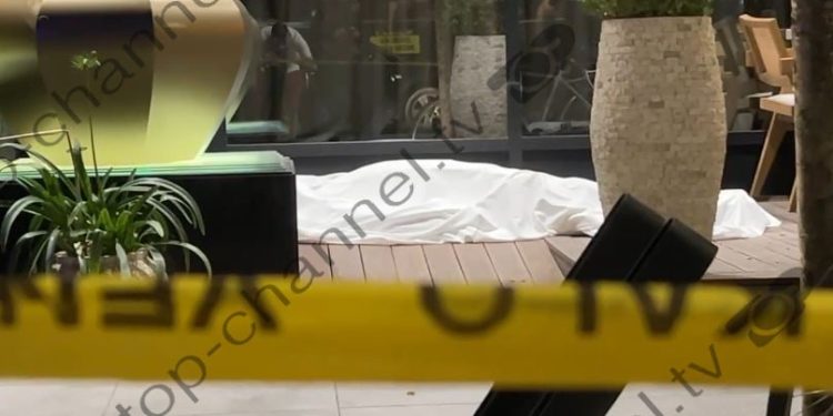 Emri i viktimës nga atentati në qendër të Shkodrës zbulohet, pamje të rënda nga vendi i ngjarjes.