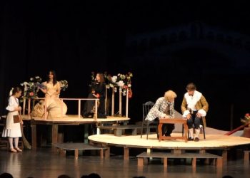 "Erashka" në Elbasan: Një komedi e veçantë nga studentët e gjimnazeve të qytetit