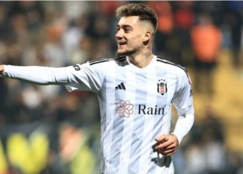 Ernest Muçi konkuron me rivalët e Besiktasit, zbulohen detajet mbi shifrën që klubi turk do të investojë për ta transferuar në fund të sezonit.