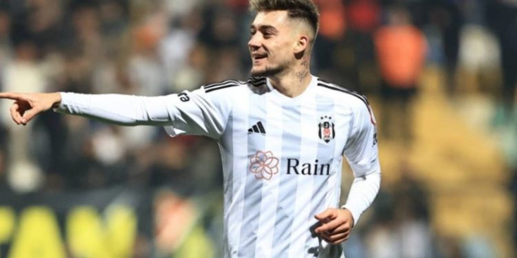 Ernest Muçi konkuron me rivalët e Besiktasit, zbulohen detajet mbi shifrën që klubi turk do të investojë për ta transferuar në fund të sezonit.