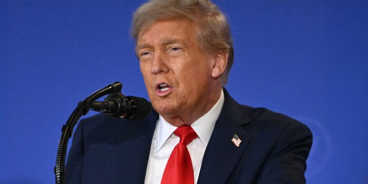 Falsifikim? Autohapje? Republikanët e kontestojnë vlefshmërinë e firmës së Trumpit.